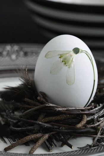 пасхальное яйцо украшенное засушенными цветами