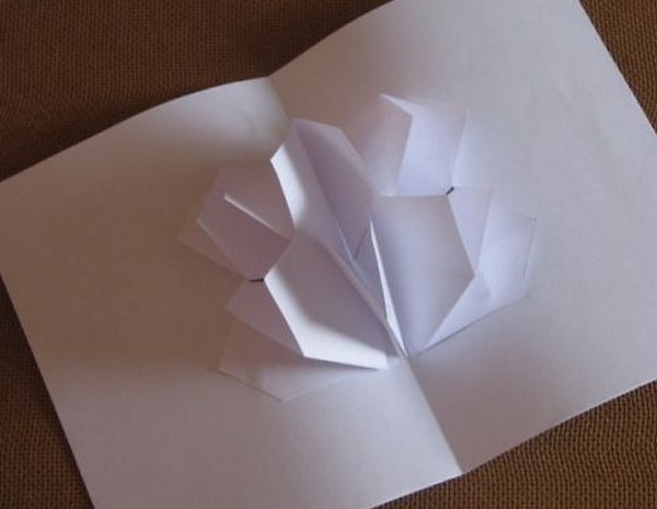 Простой цветок из бумаги своими руками