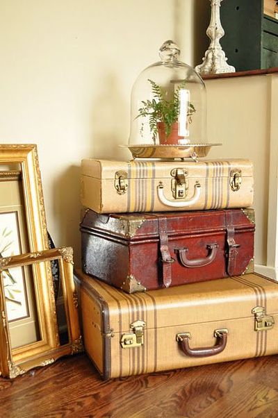 Vintage-Suitcases-interior-17