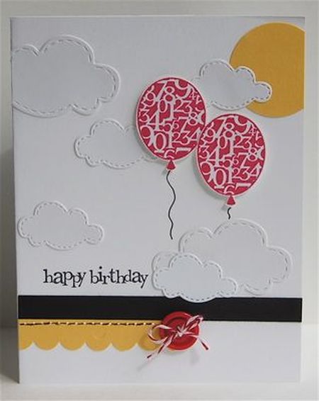 Веселая открытка для подруги в день рождения с общим фото и блестящими черными воздушными шарами