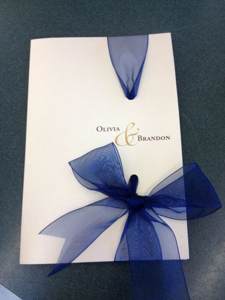 свадебная открытка с синей лентой (50 идей свадебных открыток своими руками)