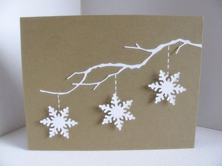 новогодняя открытка со снежинками на веточке
