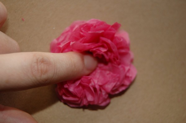 Цветок из папиросной бумаги своими руками
