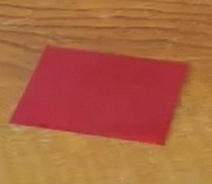 вырезаем квадрат из оберточной бумаги